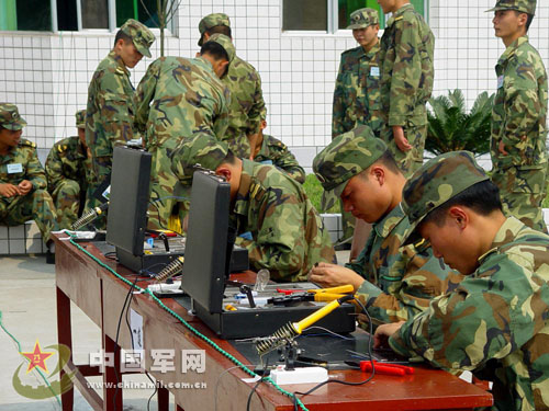 科技筑基，战场“神经”无坚不摧——解放军通信部队野外训练侧记