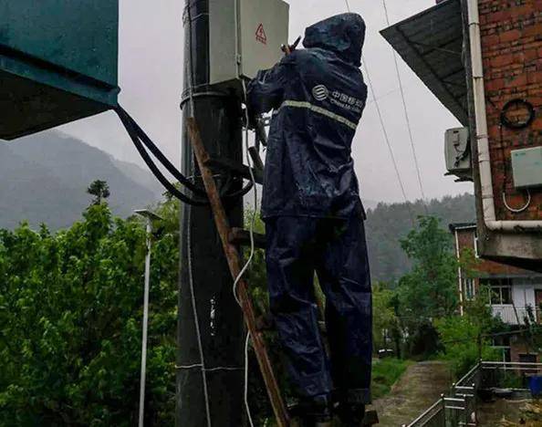 华山北峰基站停电，移动华阴维护班紧急发电保障通信